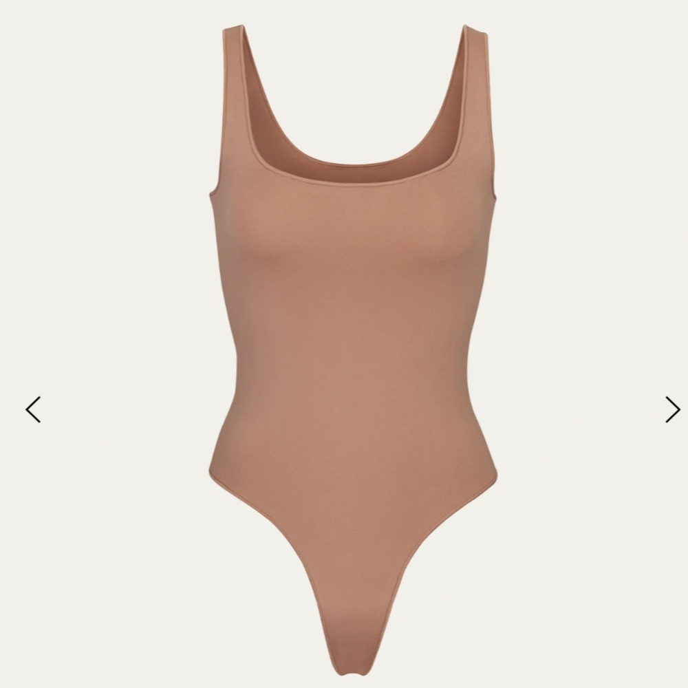 NEW! Skims Essential Scoop Neck Bodysuit , S/M, Sienna SOLD-OUT ONLINE
